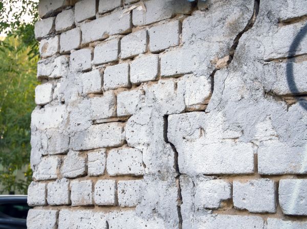 Cracked Brick Wall Repair in Jersey City